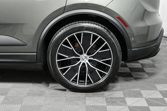 Certified 2025 Porsche Macan Electric image 35