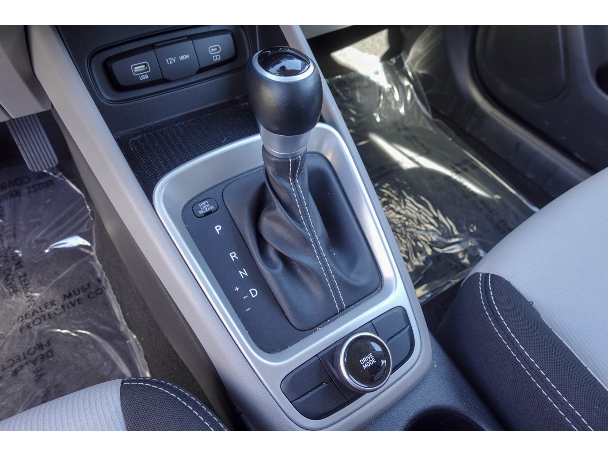Used 2025 Hyundai Venue SEL FWD image 18
