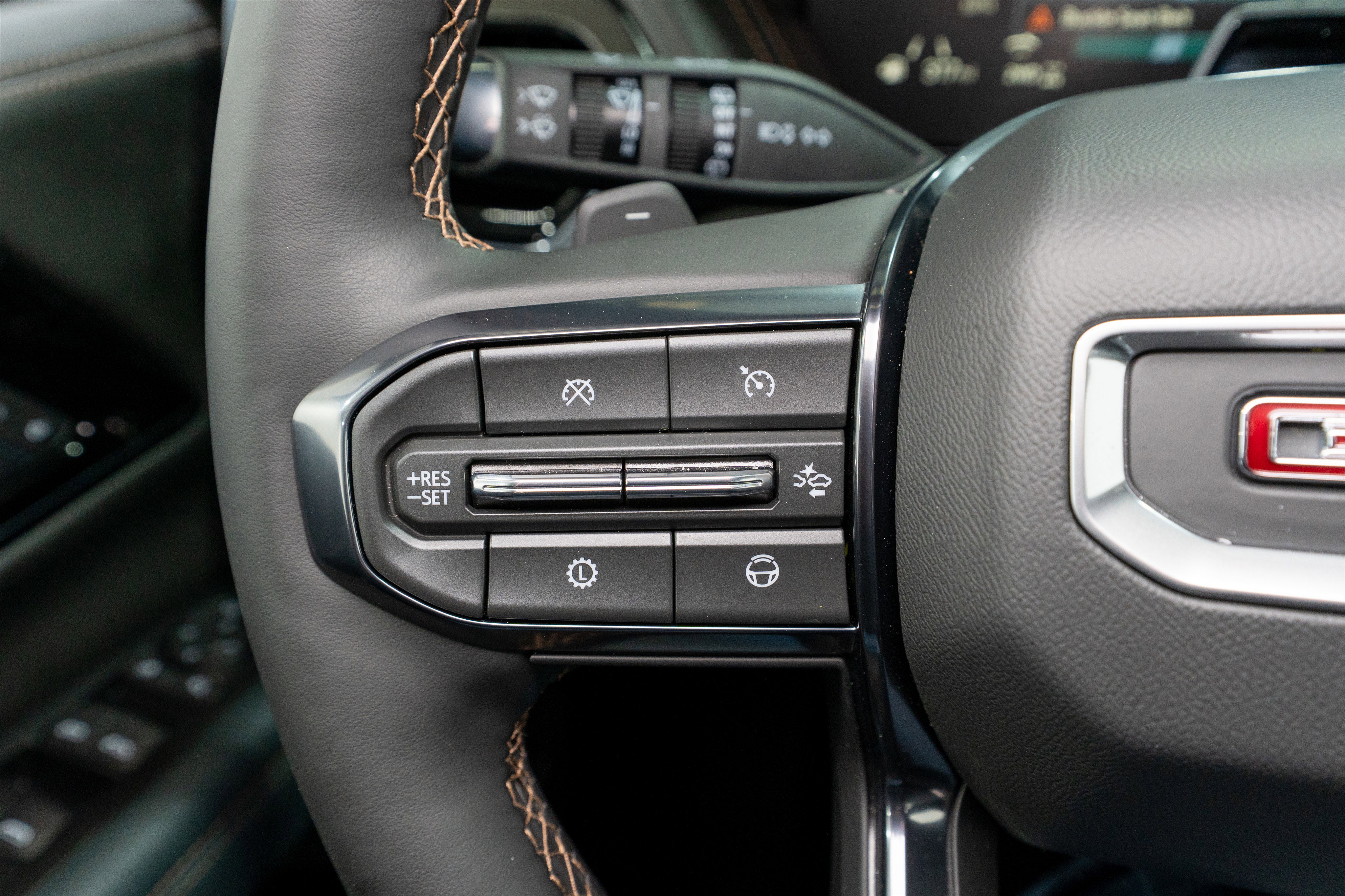 Used 2025 GMC Yukon AT4 w/ Premium Trailering Package image 31