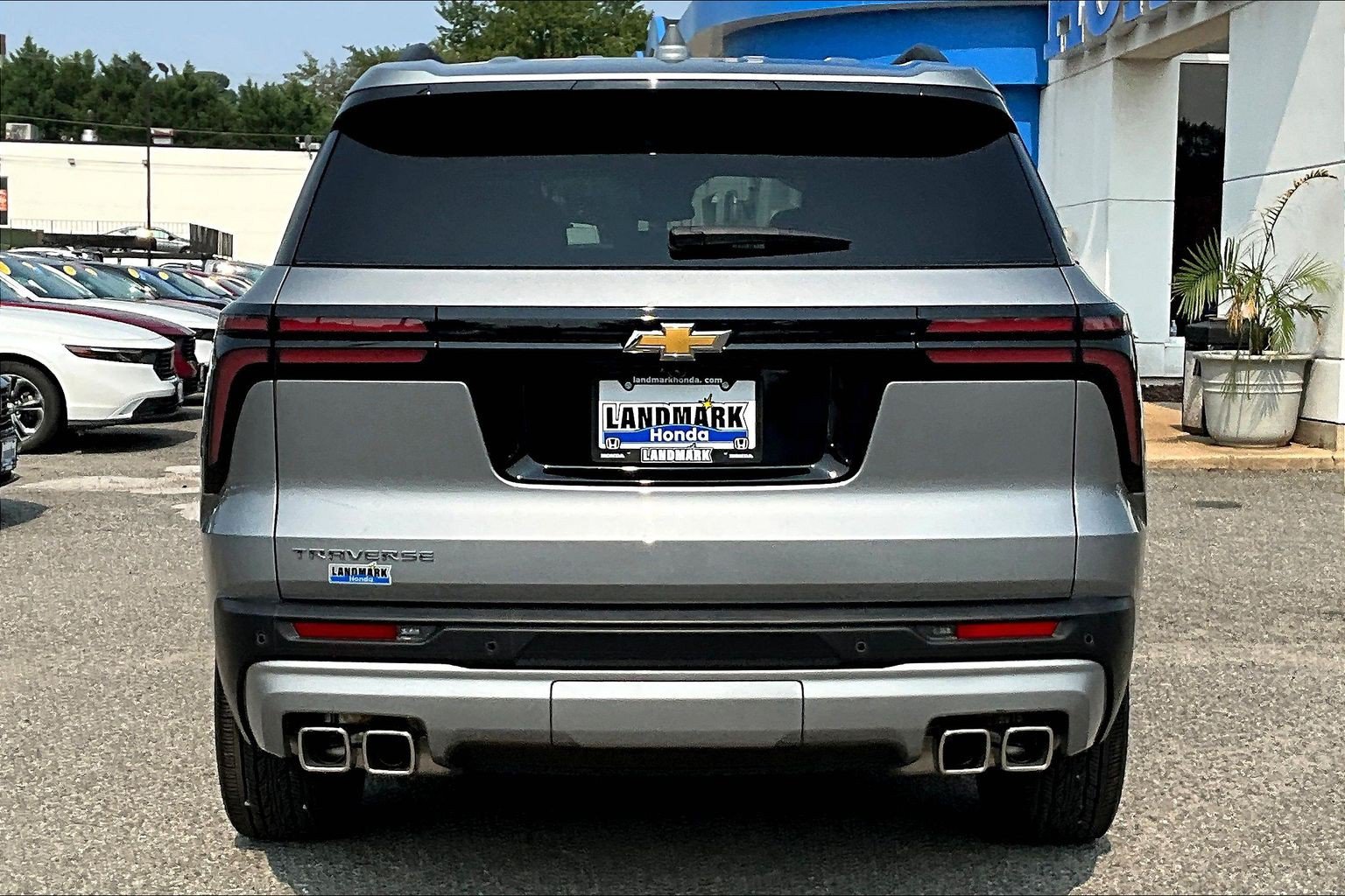 Used 2025 Chevrolet Traverse LT w/ Sun and Wheel Package FWD image 4