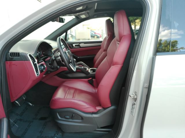 Used 2022 Porsche Cayenne S Platinum AWD/4WD image 6