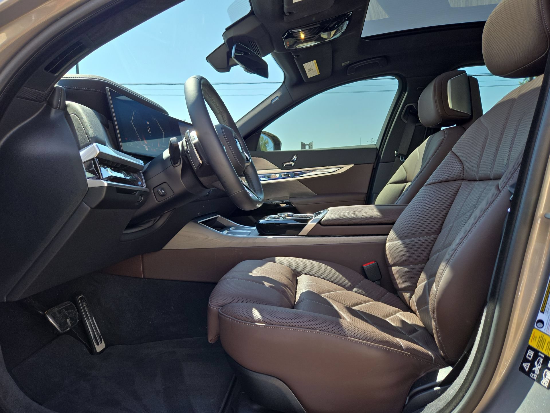 Used 2023 BMW 760i xDrive AWD/4WD image 16
