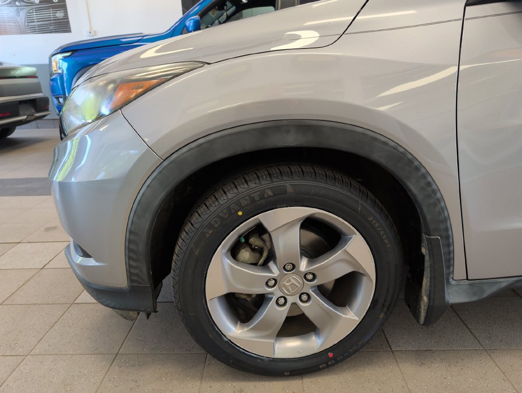 Used 2018 Honda HR-V LX image 32