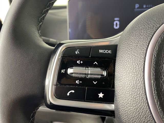 Certified 2025 Kia Sorento S image 3