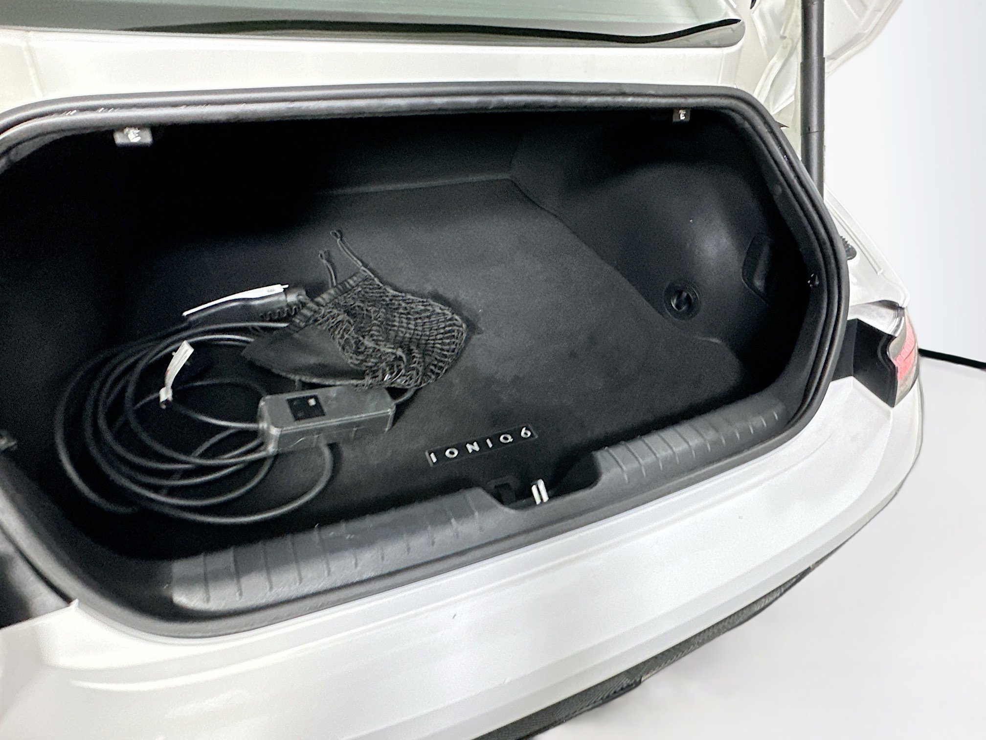Used 2024 Hyundai Ioniq 6 SE RWD image 28