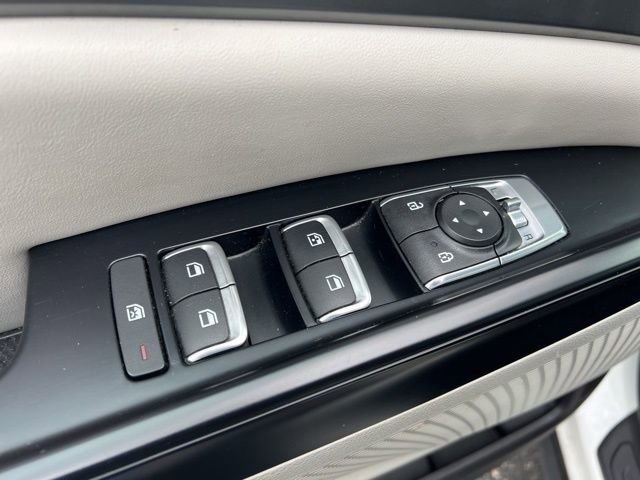 Used 2024 Kia Carnival LX FWD image 28