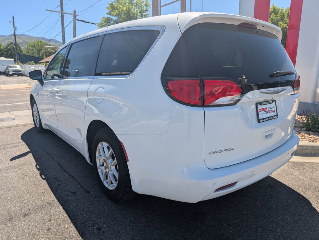 Used 2017 Chrysler Pacifica LX FWD image 5