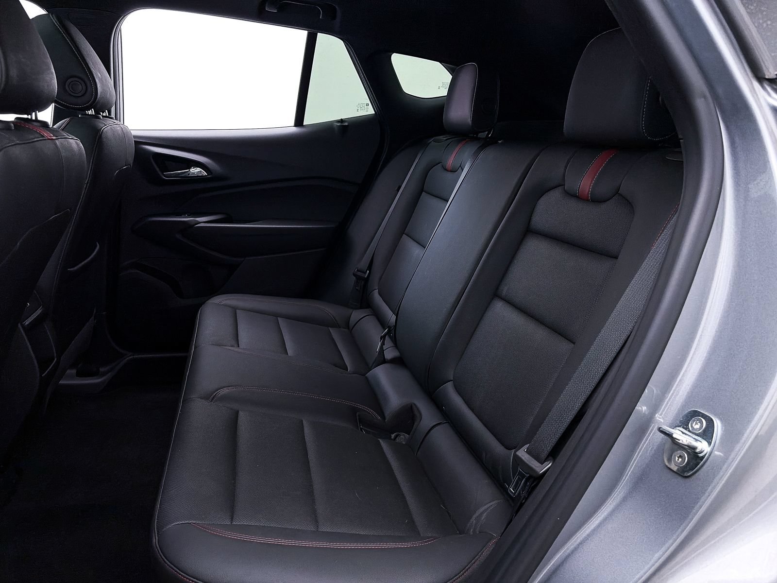 Used 2024 Chevrolet Trax RS w/ Sunroof Package FWD image 35