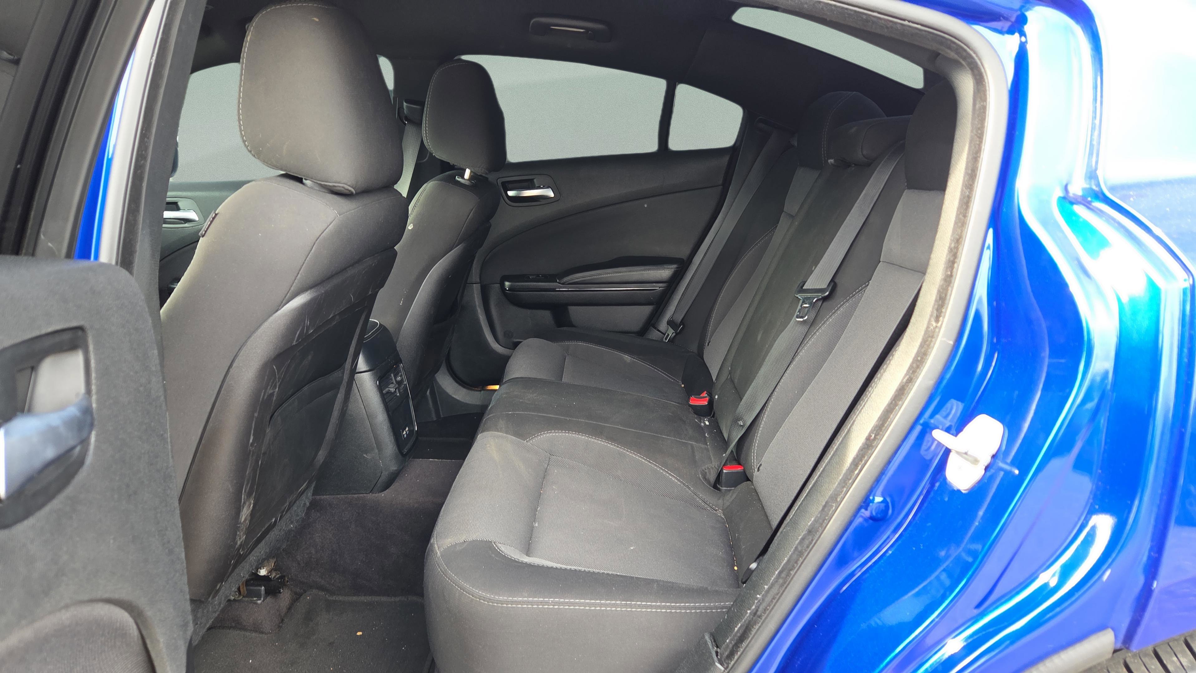 Used 2018 Dodge Charger SXT w/ Blacktop Package RWD image 10