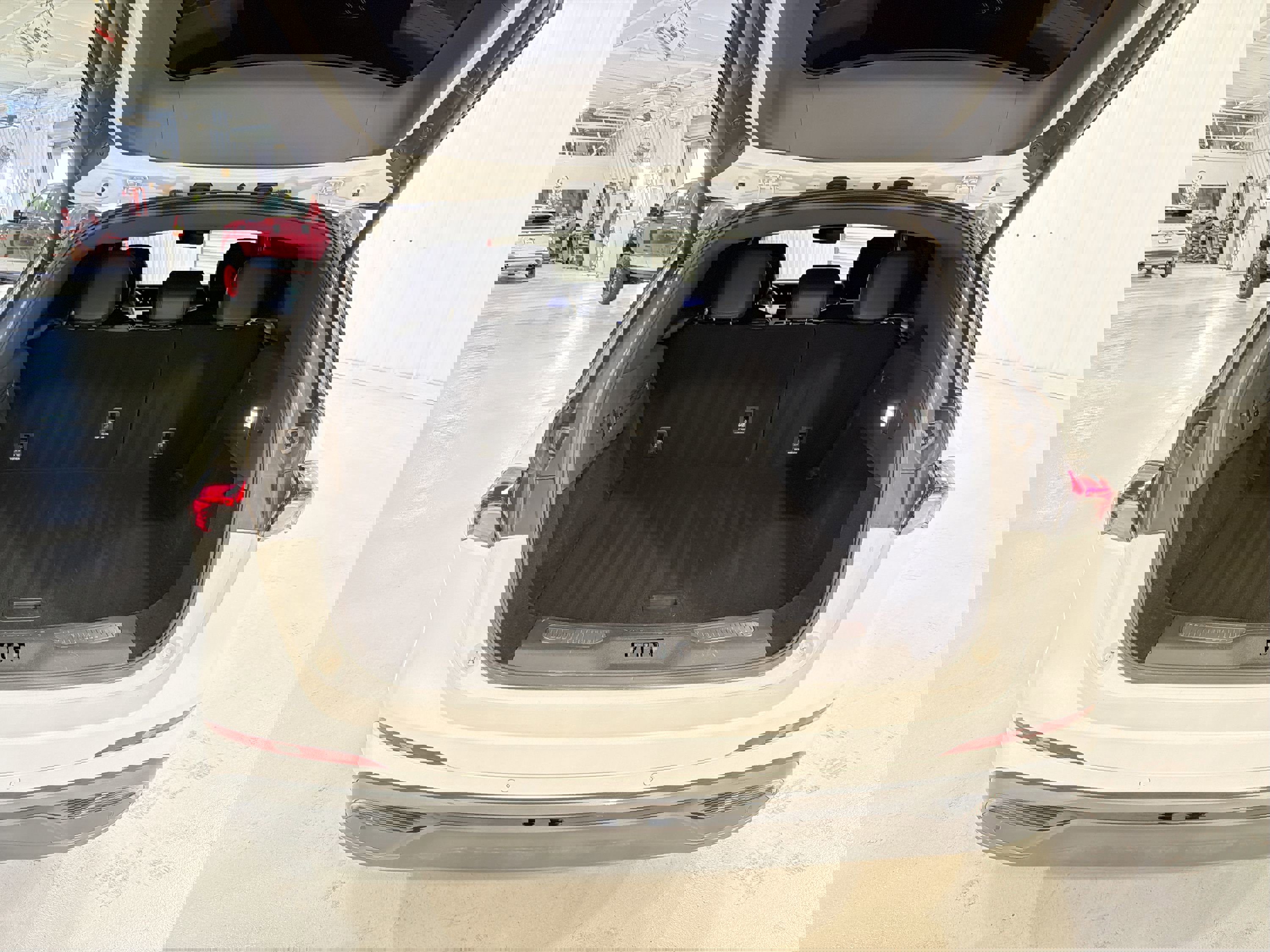 Used 2025 Lincoln Nautilus Premier w/ Jet Appearance Package image 27