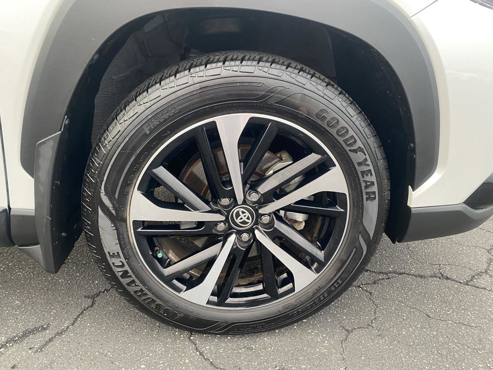 Used 2024 Toyota Corolla Cross AWD Hybrid w/ Convenience Package image 9