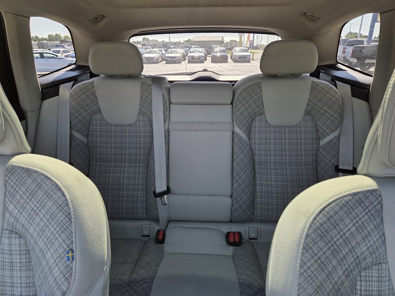 Used 2022 Volvo XC60 B5 Momentum AWD/4WD image 21