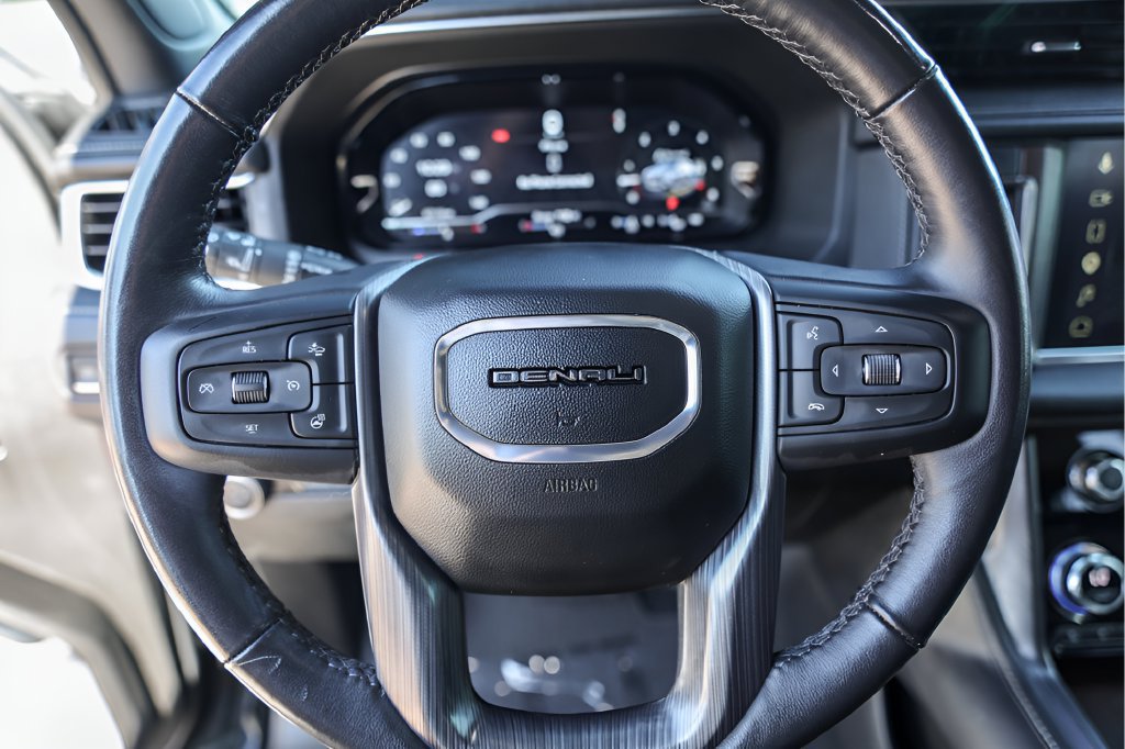 Used 2023 GMC Yukon Denali Ultimate AWD/4WD image 15