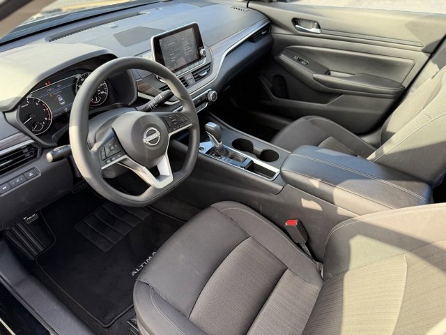 Used 2025 Nissan Altima 2.5 SV image 19