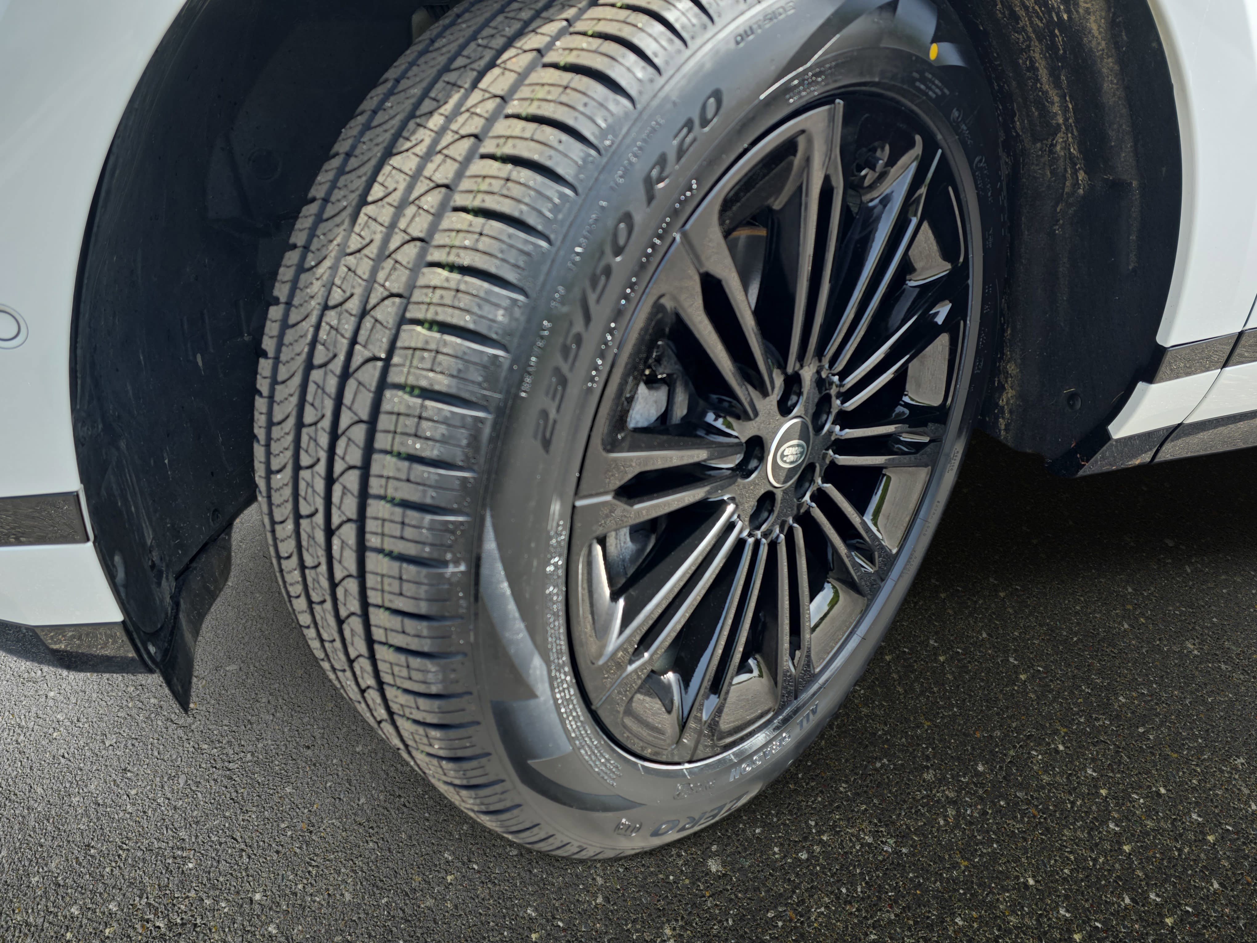 Certified 2025 Land Rover Range Rover Evoque Dynamic SE image 33