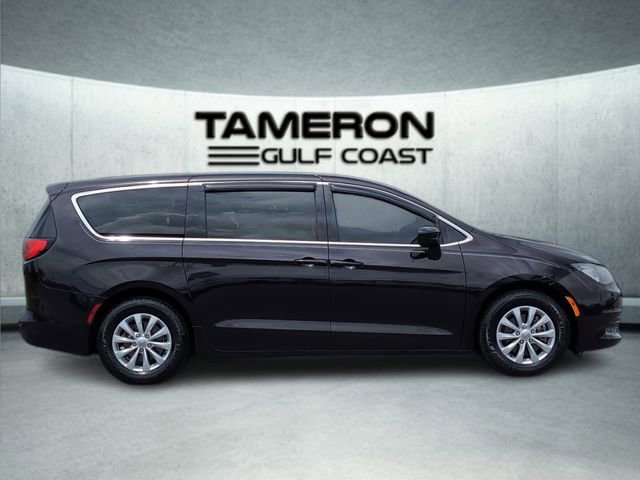 Used 2017 Chrysler Pacifica Touring w/ Tire & Wheel Group FWD image 8
