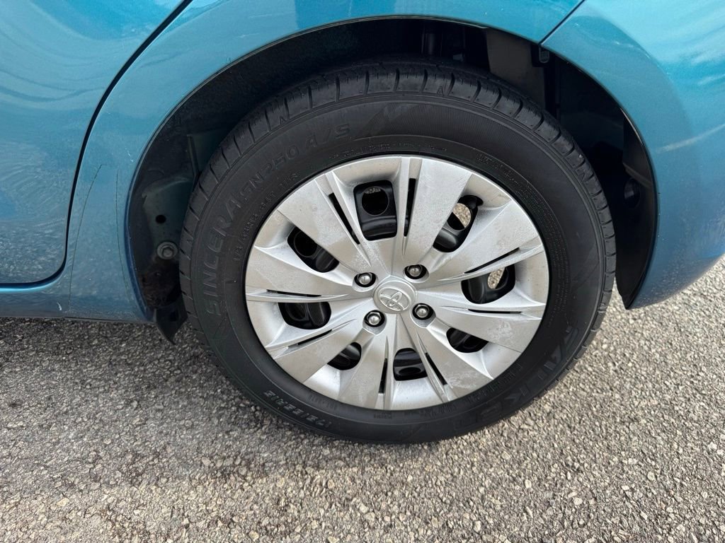 Used 2012 Toyota Yaris LE image 32