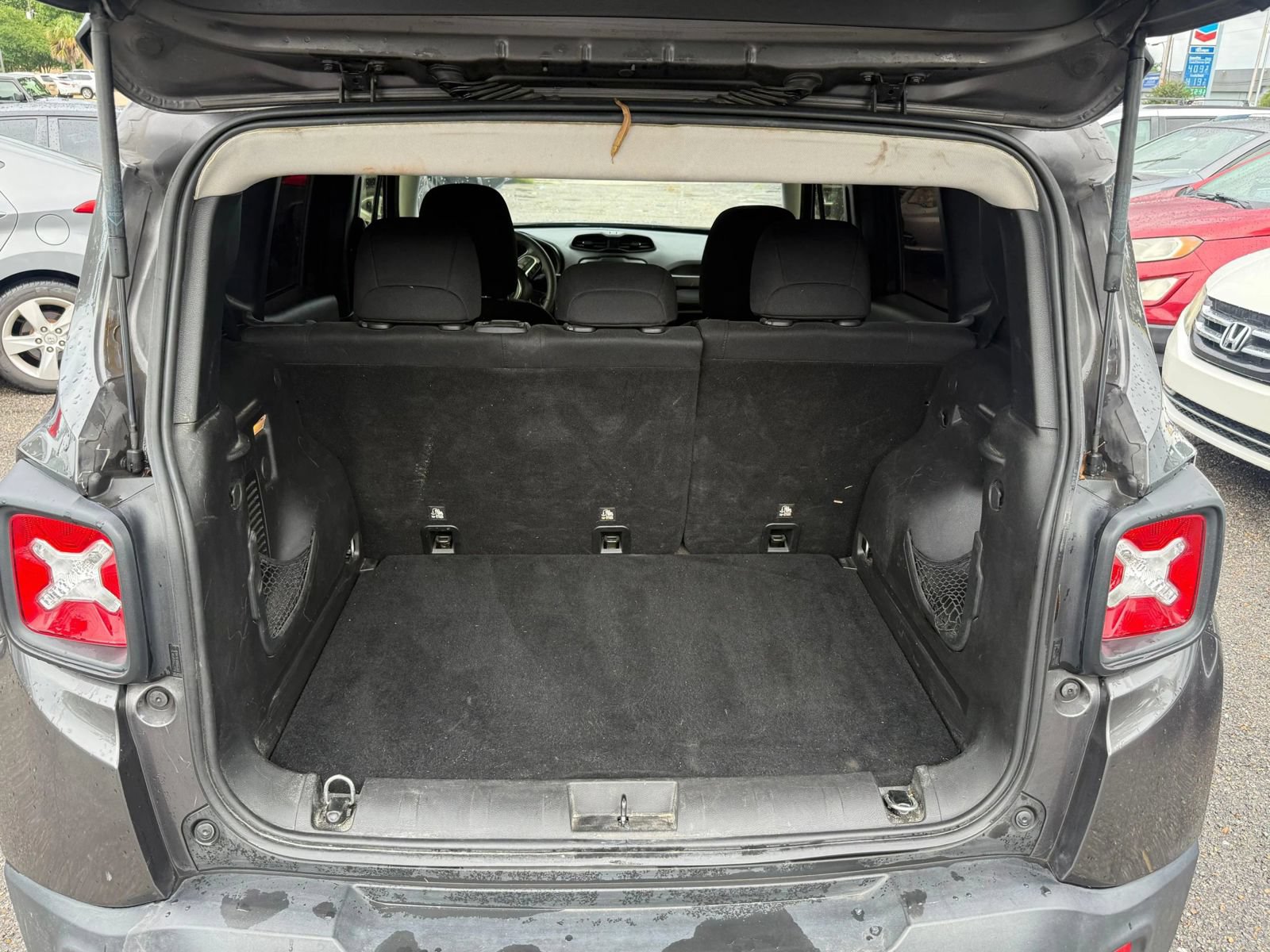 Used 2018 Jeep Renegade Latitude FWD image 7