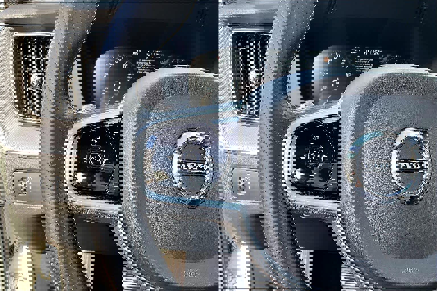 Used 2018 Volvo XC60 T5 R-Design w/ Convenience Package image 21