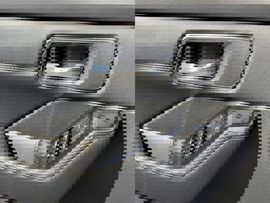 Used 2024 Nissan Rogue SL image 17