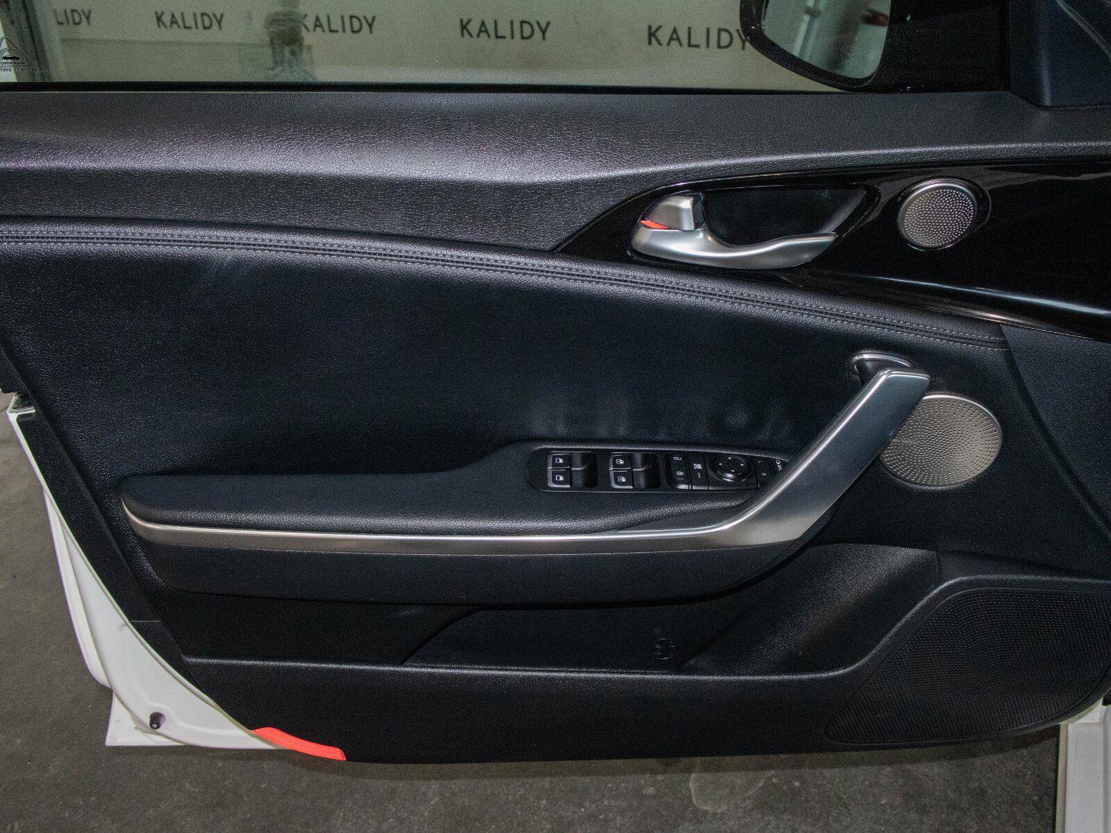 Used 2023 Kia Stinger GT-Line w/ Sun & Sound Package RWD image 11