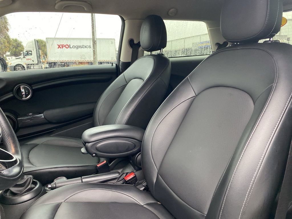 Used 2017 MINI Cooper 2-Door Hardtop image 9