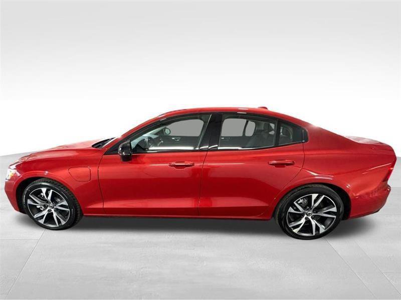 Used 2022 Volvo S60 T8 R-Design Expression image 8
