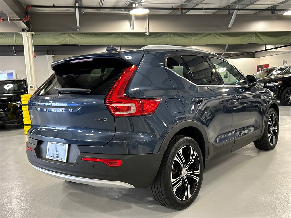Used 2021 Volvo XC40 T5 Inscription w/ Climate Package image 2