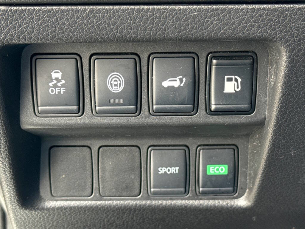 Used 2020 Nissan Rogue SV FWD image 24