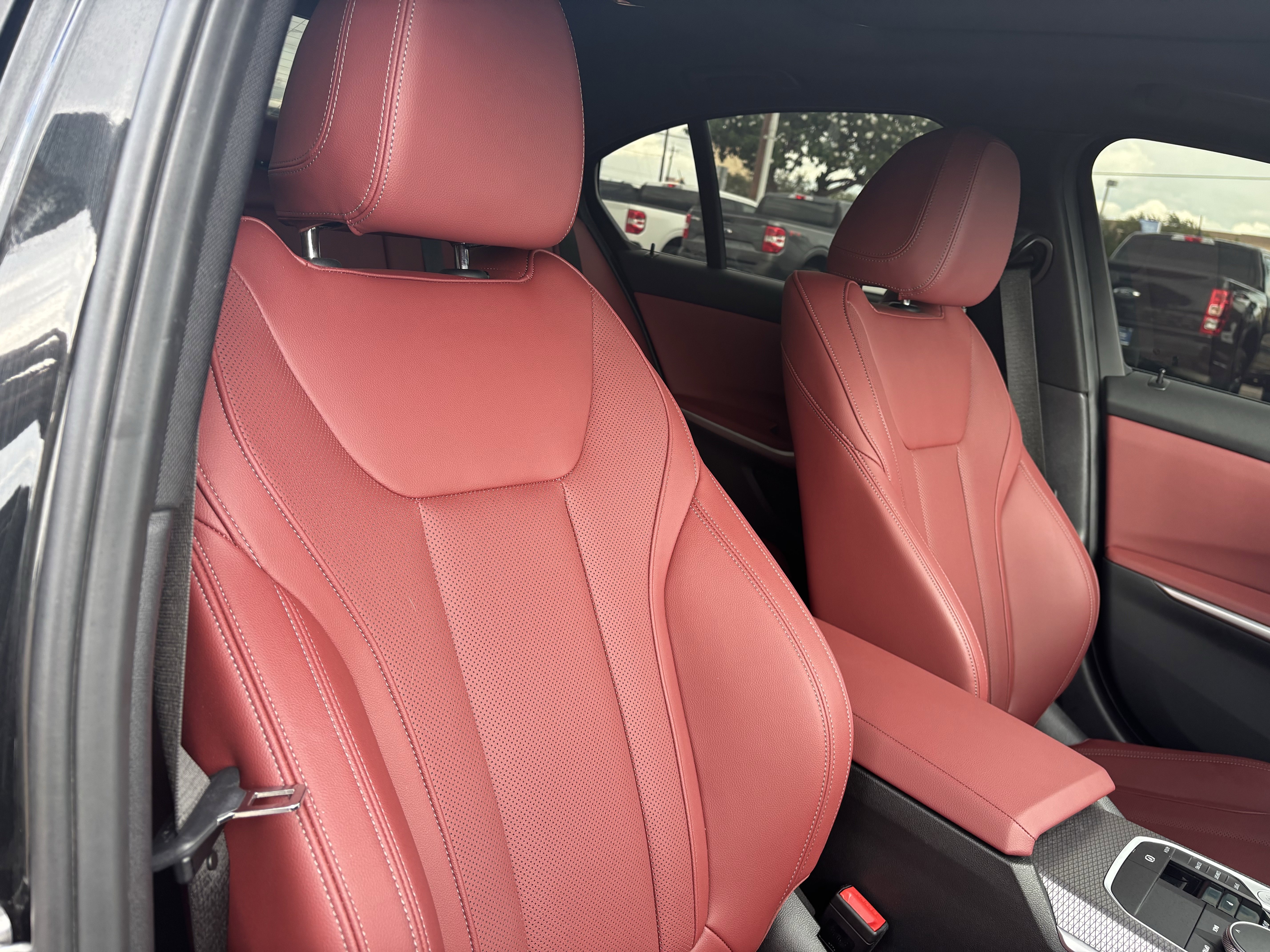 Used 2024 BMW 330i Sedan w/ M Sport Package image 30