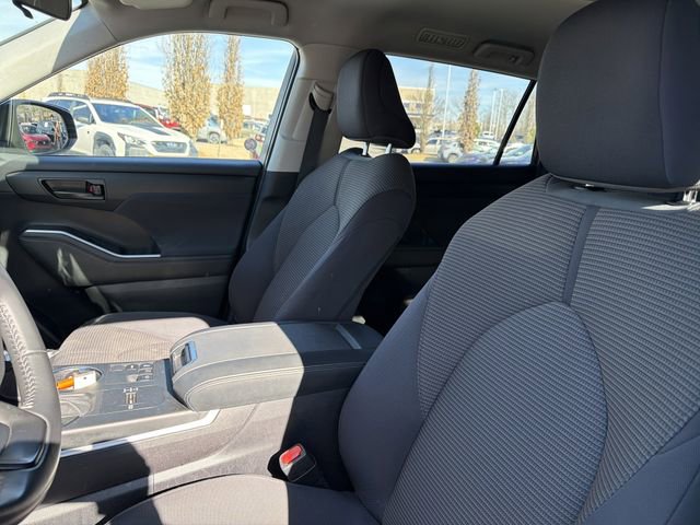 Used 2024 Toyota Highlander LE image 14