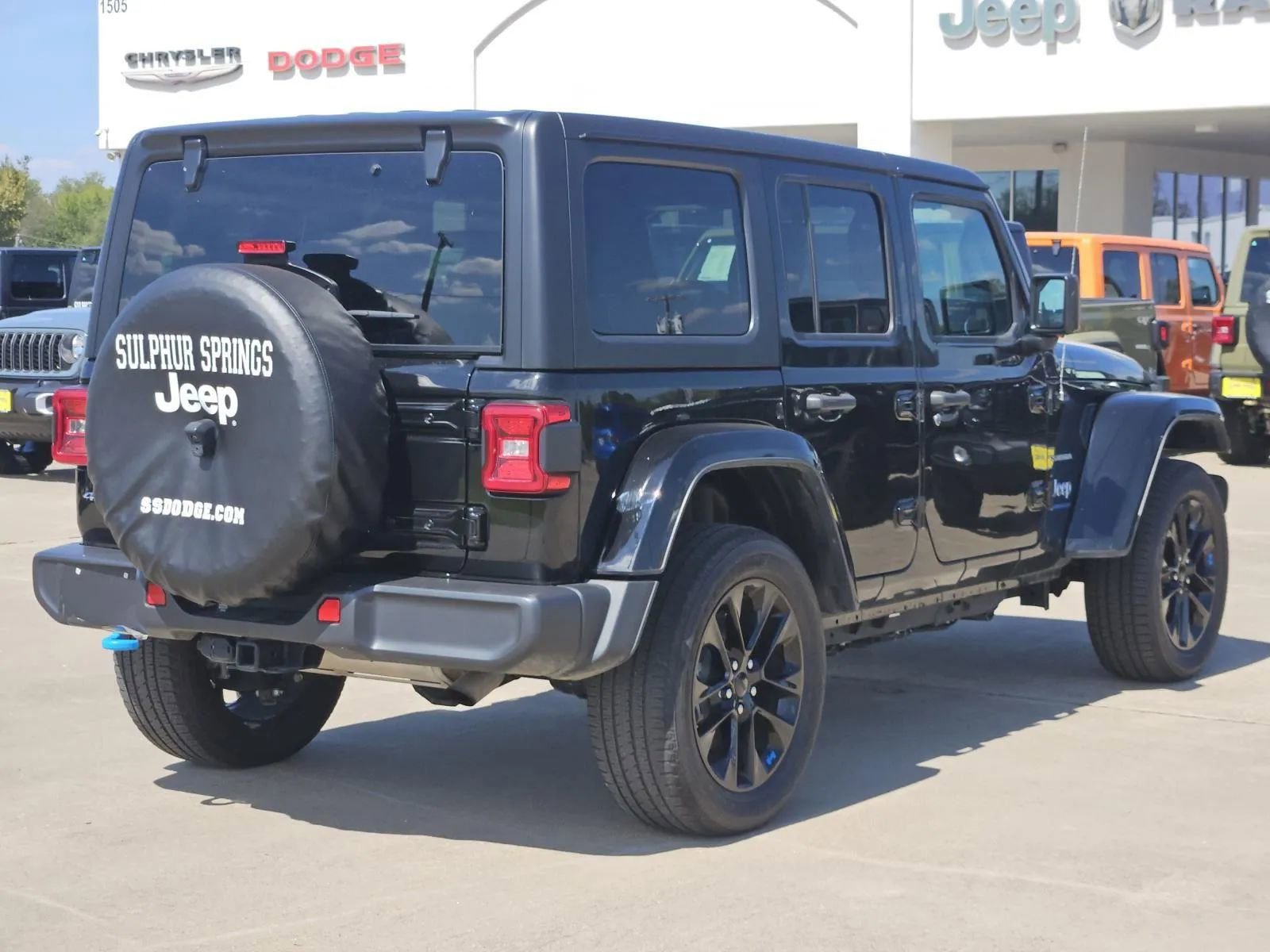 Used 2023 Jeep Wrangler Sahara image 4