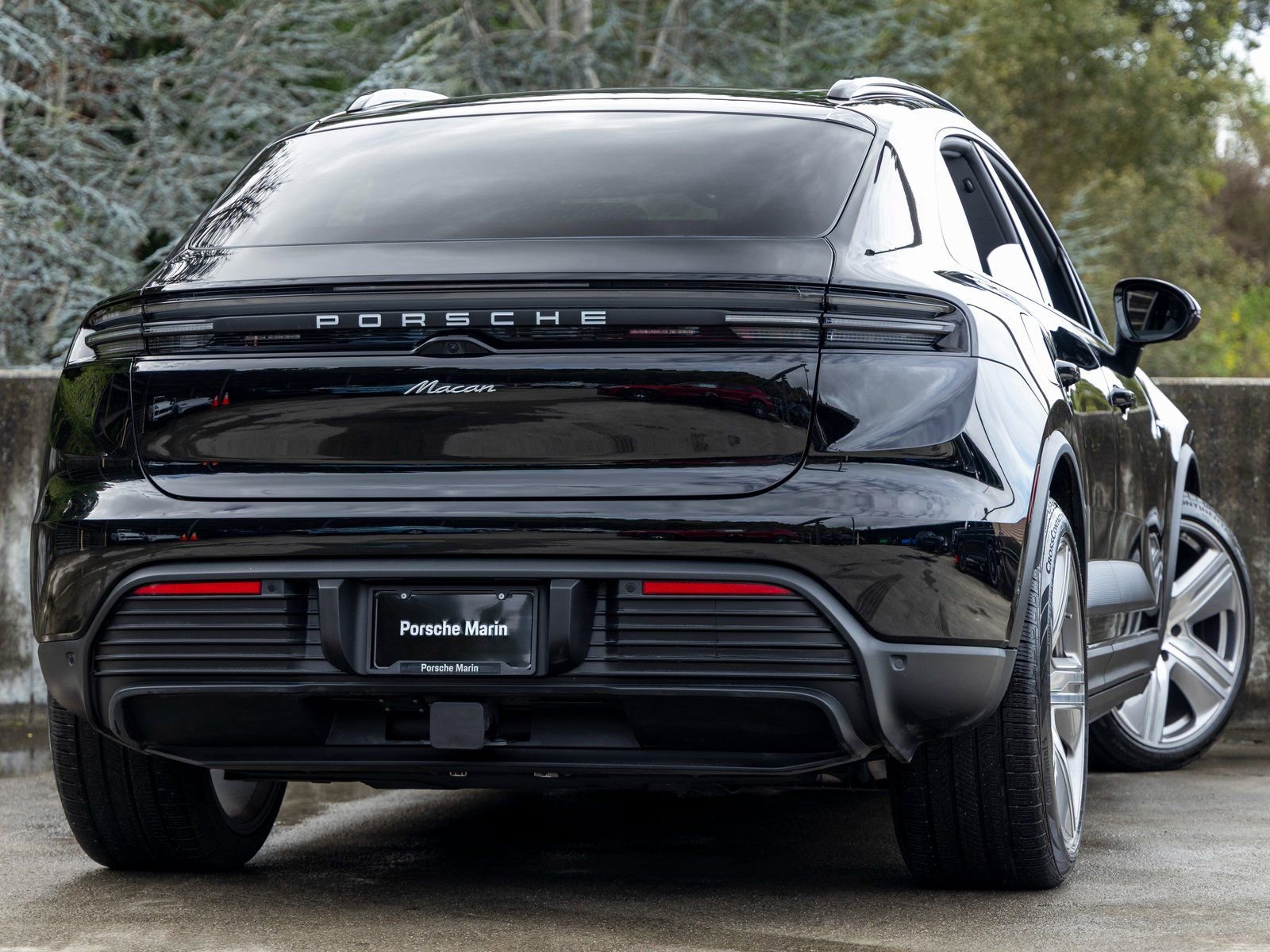 Certified 2025 Porsche Macan Electric image 11