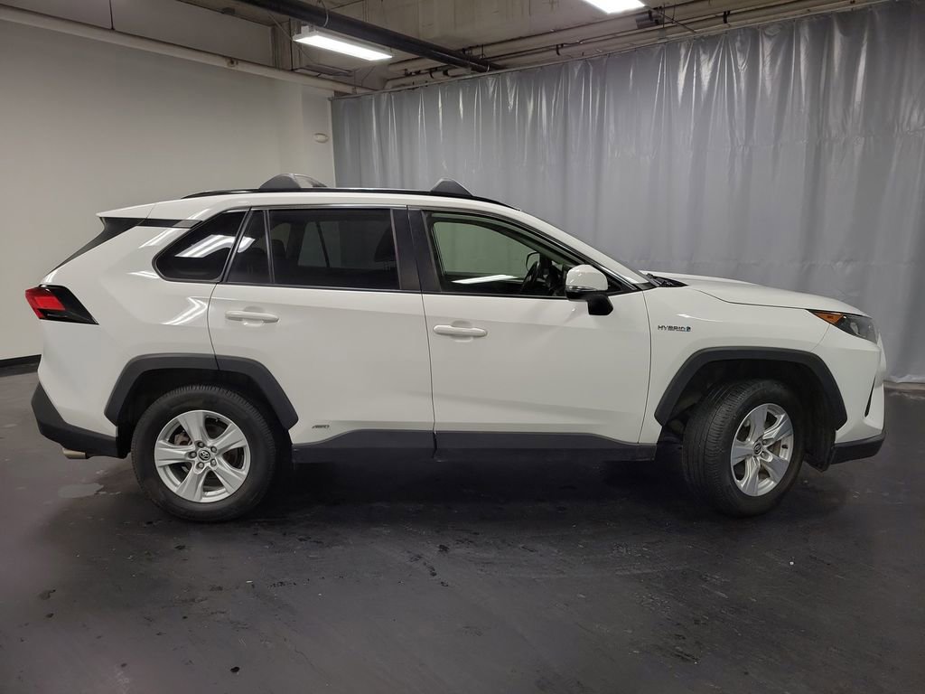 Used 2020 Toyota RAV4 LE image 9