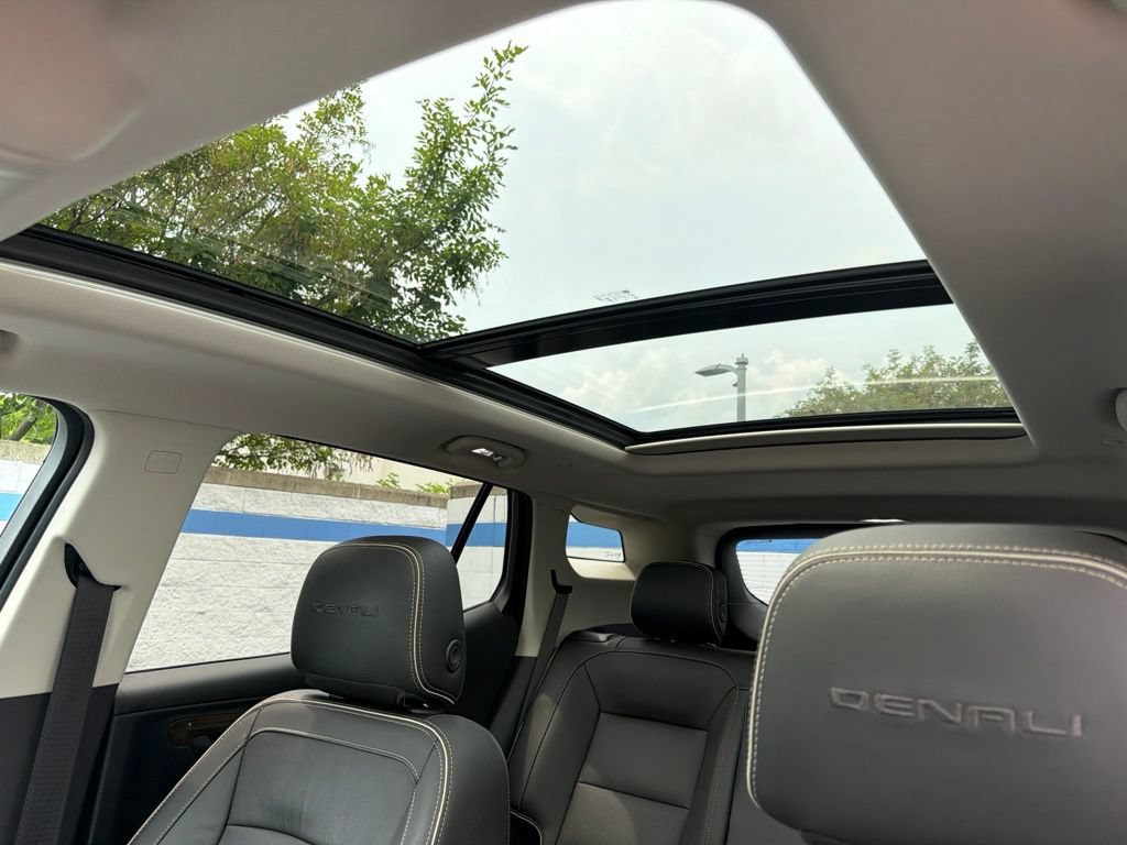 Used 2020 GMC Terrain Denali w/ Denali Premium Package FWD image 11