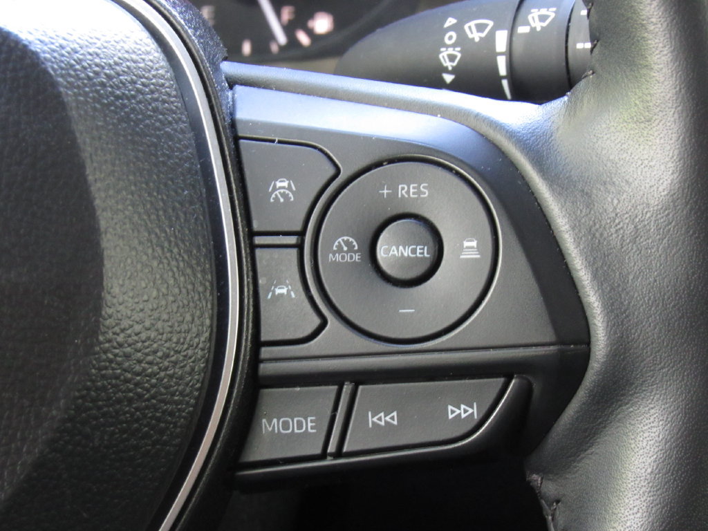Used 2025 Toyota Corolla Cross LE AWD/4WD image 23