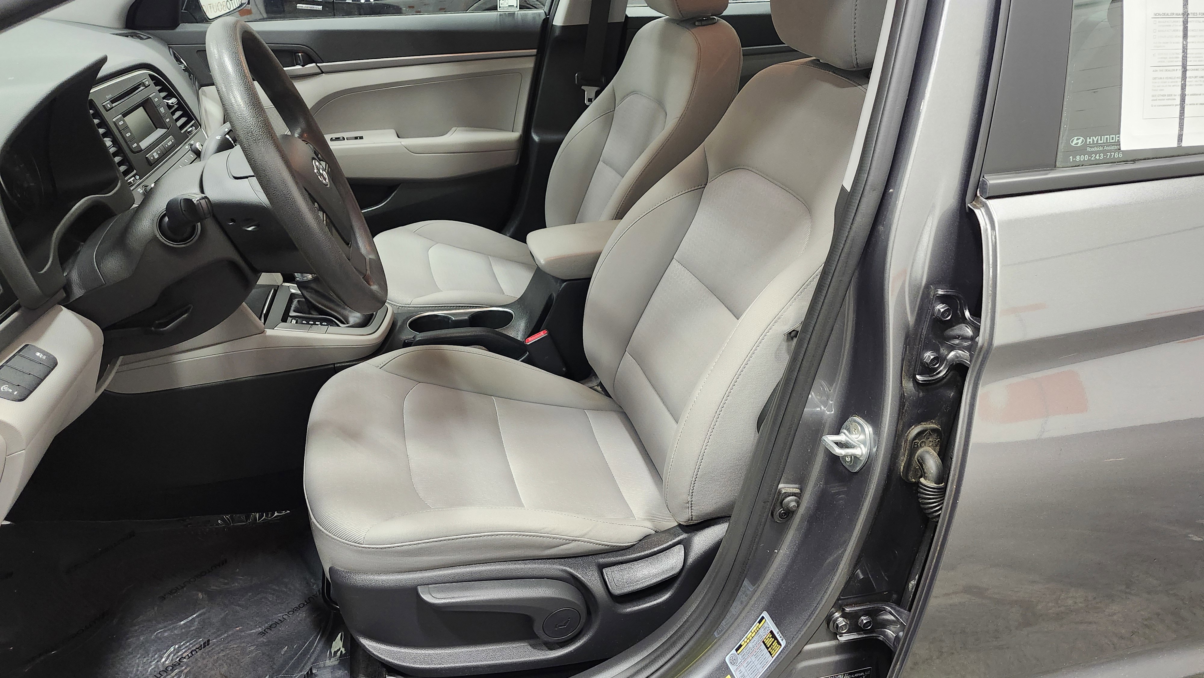 Used 2018 Hyundai Elantra SE image 21