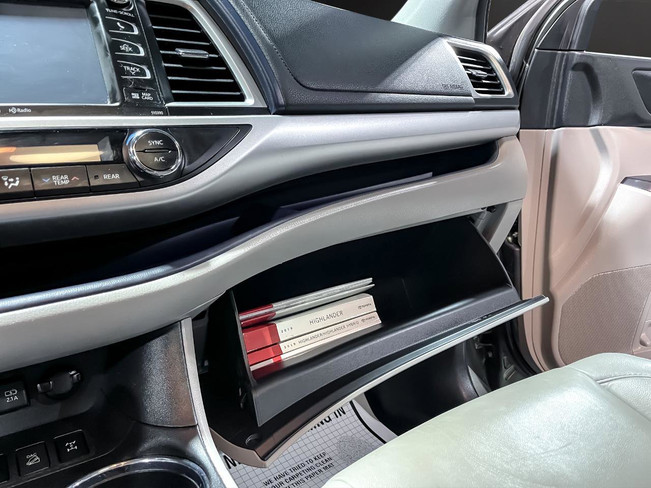 Used 2019 Toyota Highlander XLE image 28