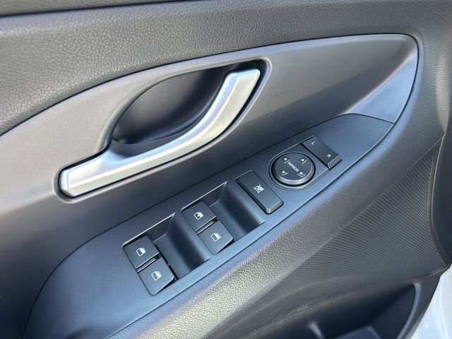 Used 2018 Hyundai Elantra GT FWD image 13