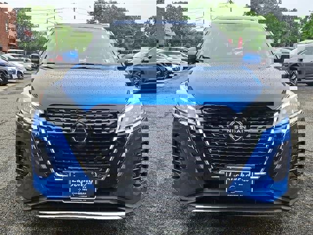 Used 2022 Nissan Kicks SV image 2