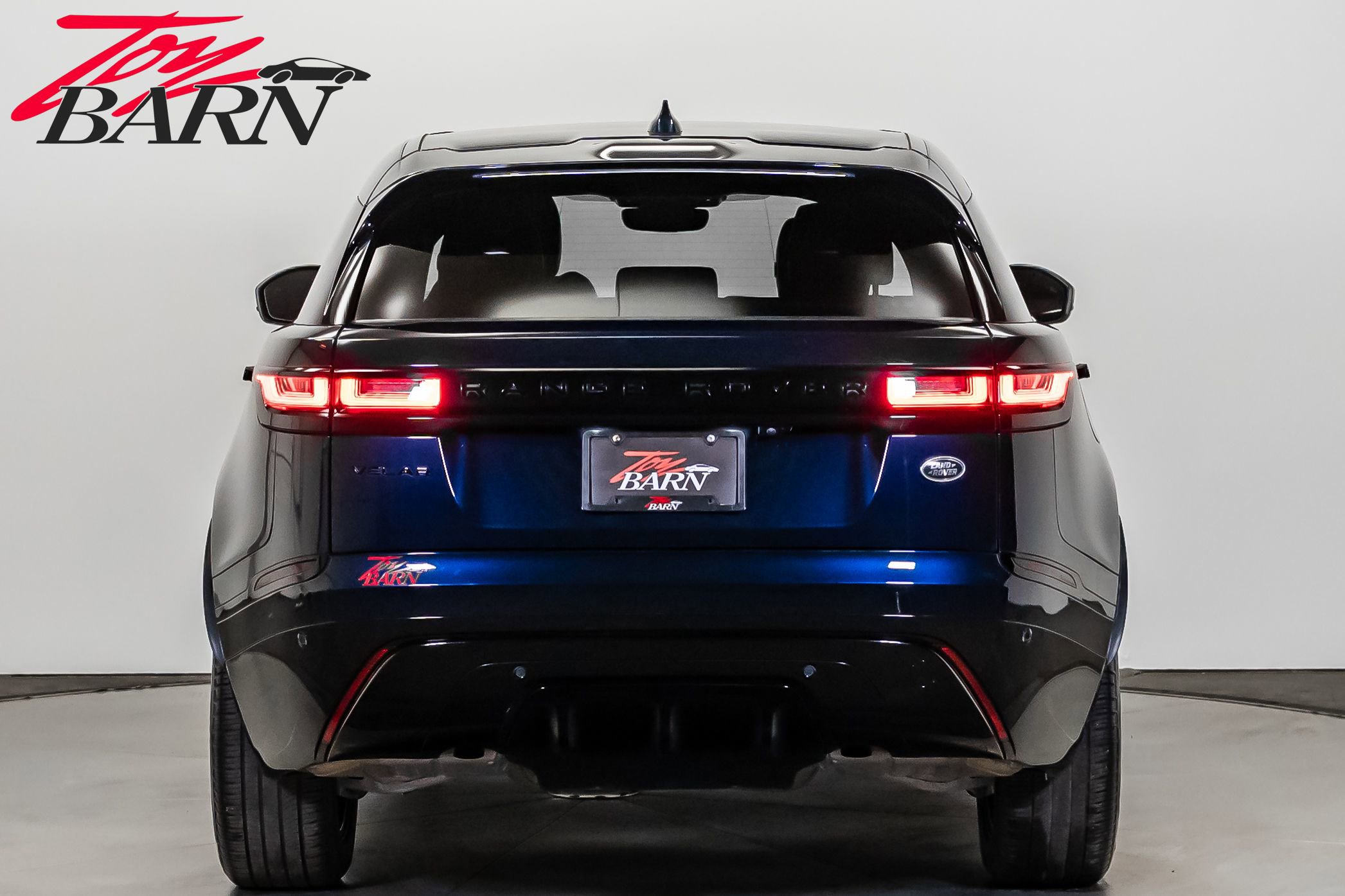 Used 2023 Land Rover Range Rover Velar R-Dynamic S image 4