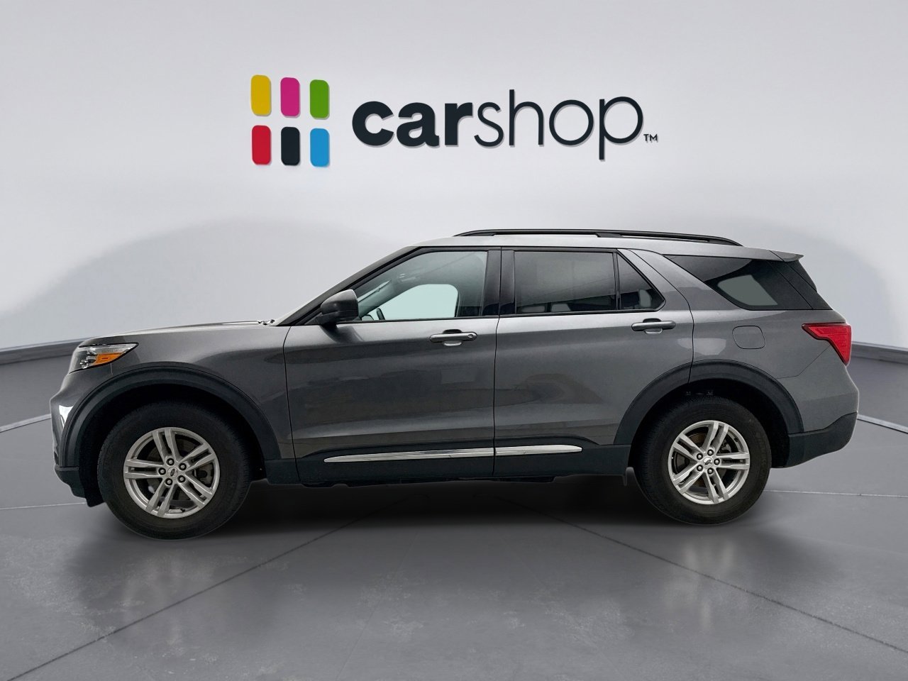 Used 2023 Ford Explorer XLT image 2