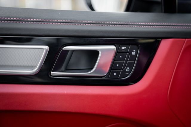 Used 2023 Porsche Cayenne Platinum Edition image 49