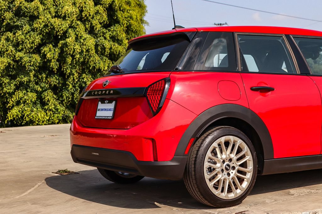 Used 2025 MINI Cooper 4-Door Hardtop FWD image 12