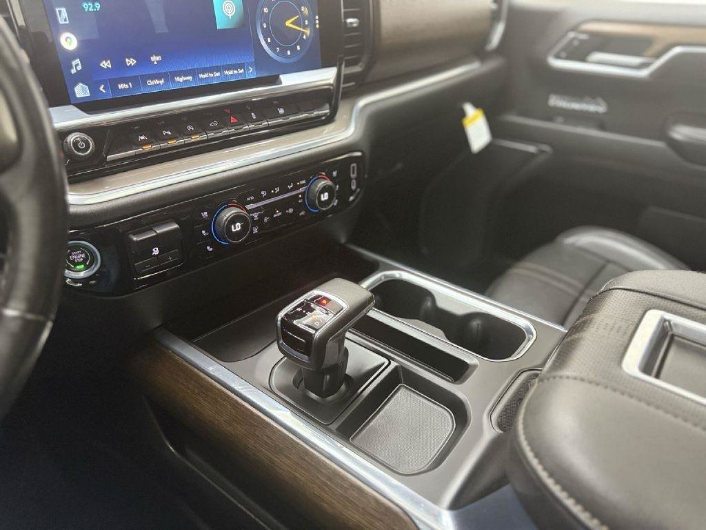 Used 2022 Chevrolet Silverado 1500 High Country w/ High Country Premium Package AWD/4WD image 20