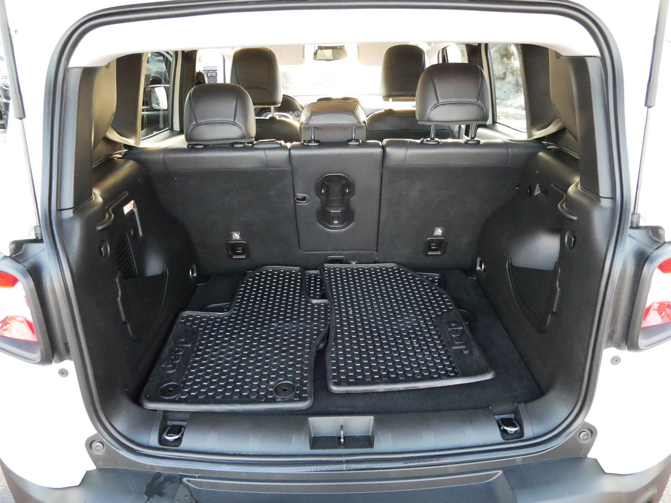 Used 2022 Jeep Renegade Limited image 18