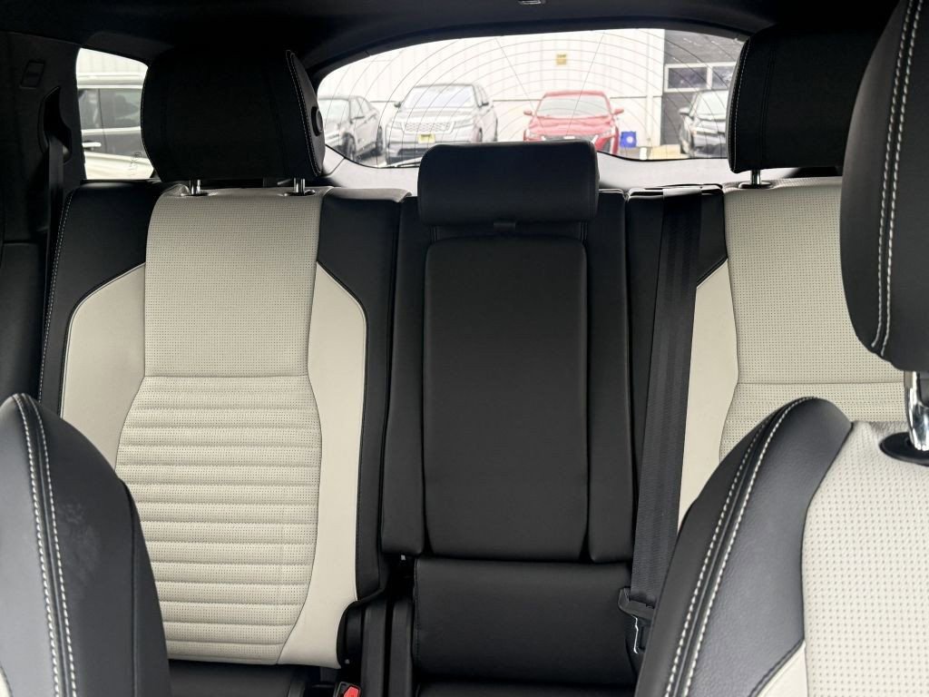 Used 2024 Land Rover Discovery Sport Dynamic SE image 21