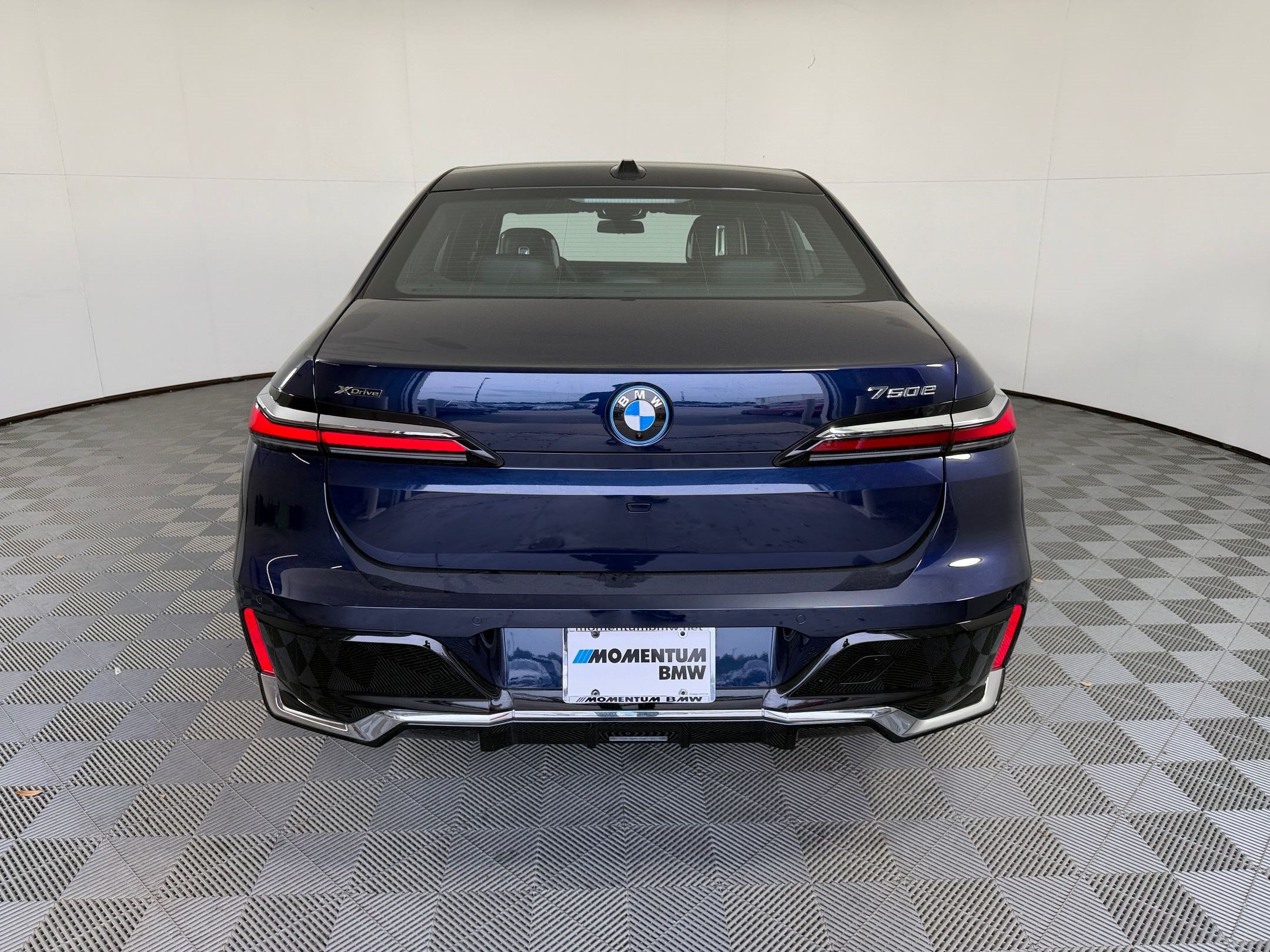 Used 2026 BMW 750e xDrive AWD/4WD image 10