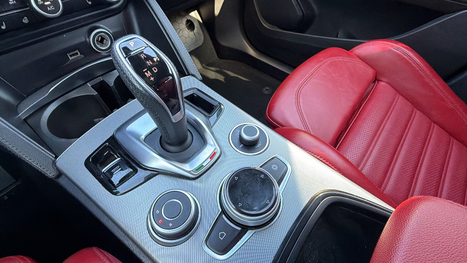 Used 2025 Alfa Romeo Stelvio Sprint w/ Veloce Package AWD/4WD image 33