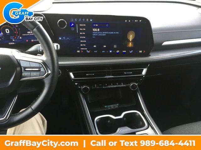 Used 2024 Chevrolet Traverse LT image 17